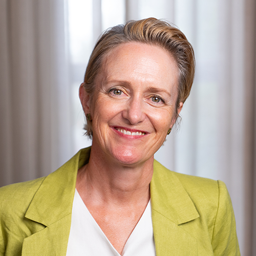 A portrait of the author S.E. Lynes